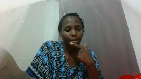 Snapshot of sandra_milly chatting on 12.16.25 sandra online show from 12.16.25