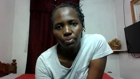 Snapshot of sandra_milly chatting on 12.17.25 sandra online show from 12.17.25