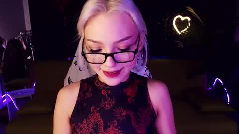 Sandy  online show from 02.23.25