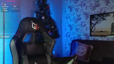 Snapshot of sandrawoolf chatting on 01.21.25 sandrawoolf online show from 01.21.25