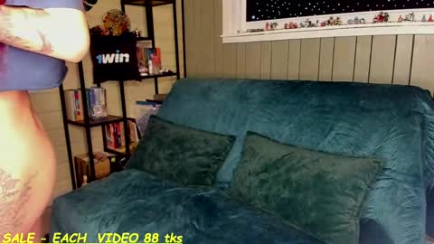 Snapshot of sandy_chris chatting on 02.28.25 Sandy and Chris online show from 02.28.25