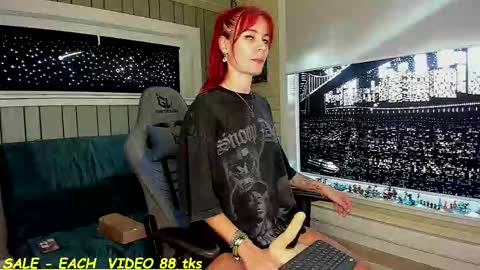 Snapshot of sandy_chris chatting on 09.19.25 Sandy and Chris online show from 09.19.25