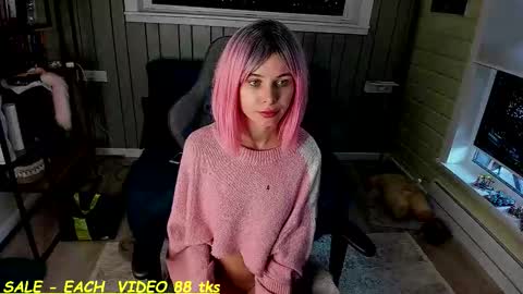 Snapshot of sandy_chris chatting on 10.05.25 Sandy and Chris online show from 10.05.25