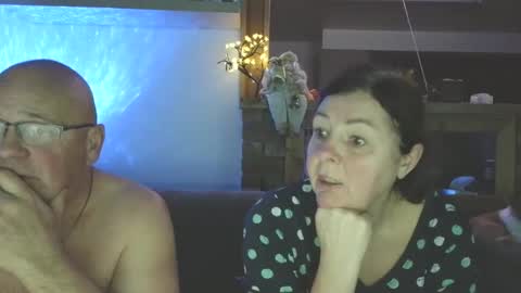 Snapshot of sanroom chatting on 12.17.25 sanroom online show from 12.17.25