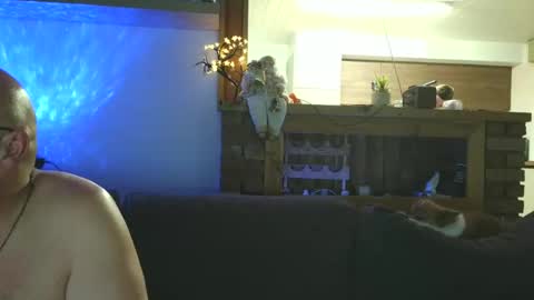 Snapshot of sanroom chatting on 12.19.25 sanroom online show from 12.19.25