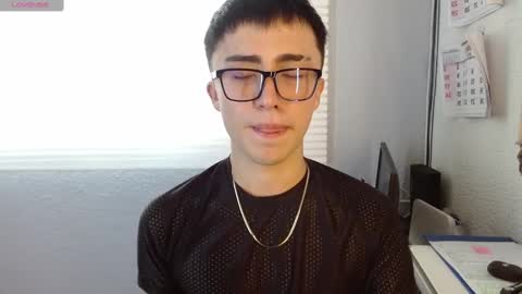 Snapshot of santi_fabulous chatting on 12.28.24 santi_fabulous online show from 12.28.24