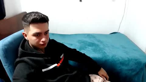 Snapshot of santi_ss chatting on 10.02.25 santi_ss online show from 10.02.25