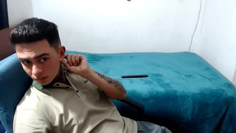 Snapshot of santi_ss chatting on 10.04.25 santi_ss online show from 10.04.25