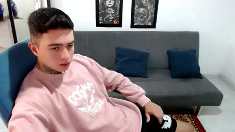 Snapshot of santi_ss chatting on 11.05.25 santi_ss online show from 11.05.25