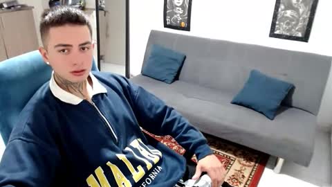 Snapshot of santi_ss chatting on 11.15.25 santi_ss online show from 11.15.25