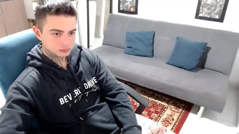 Snapshot of santi_ss chatting on 11.23.25 santi_ss online show from 11.23.25