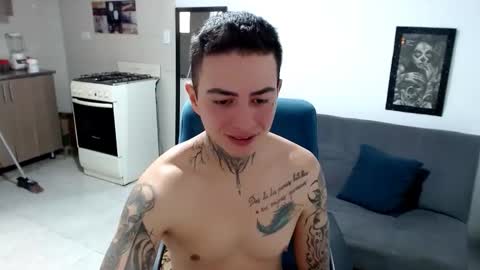 Snapshot of santi_ss chatting on 11.23.25 santi_ss online show from 11.23.25