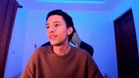 santi_twink19 online show from 12.10.24