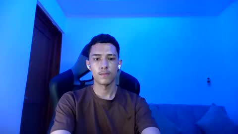 santi_twink19 online show from 02.01.25