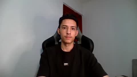 santi_twink19 online show from 02.13.25