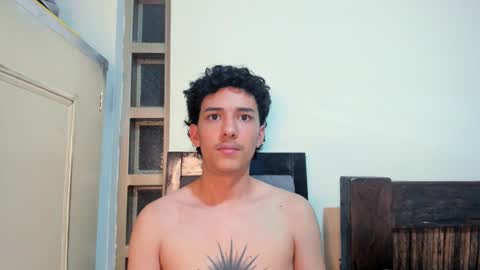 santi_twink19 online show from 10.04.25
