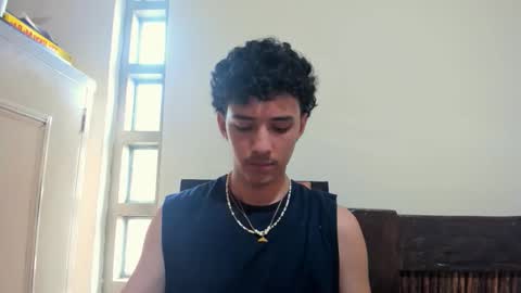 santi_twink19 online show from 10.06.25