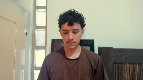 santi_twink19 online show from 10.11.25