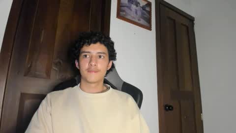 Snapshot of santi_twink19 chatting on 12.22.25 santi_twink19 online show from 12.22.25