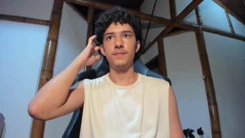 Snapshot of santi_twink19 chatting on 02.12.26 santi_twink19 online show from 02.12.26