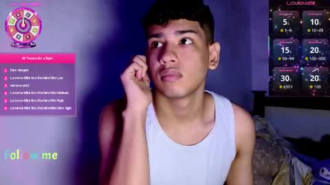 Snapshot of santiago_foxx chatting on 05.23.26 santi online show from 05.23.26