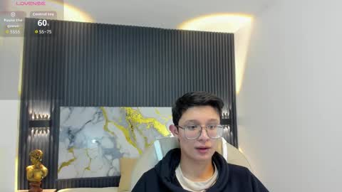 Snapshot of santiago_russo18 chatting on 10.13.25 santiago_russo18 online show from 10.13.25