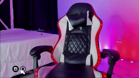 Santi Reyes online show from 02.14.25