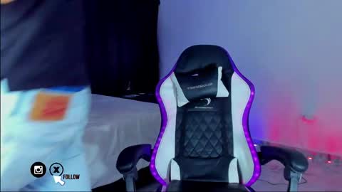 Santi Reyes online show from 02.28.25