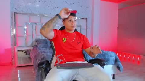 Santi Reyes online show from 09.19.25