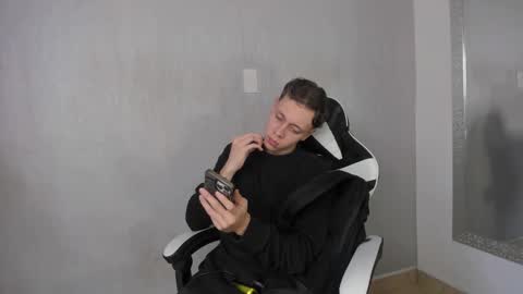 Julius Novachrono  online show from 10.12.25