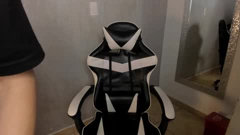 Julius Novachrono  online show from 11.05.25