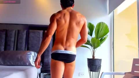 Santiago Seans online show from 12.21.25