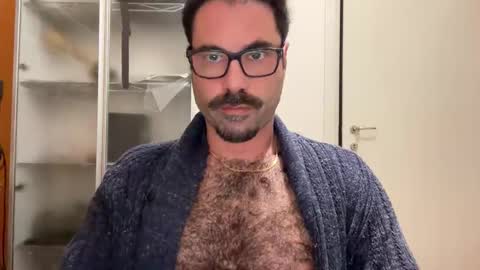 Snapshot of santopelo chatting on 12.16.25 santopelo online show from 12.16.25