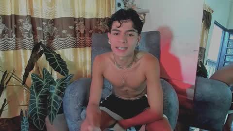 Snapshot of santy_0908 chatting on 11.20.25 santy online show from 11.20.25