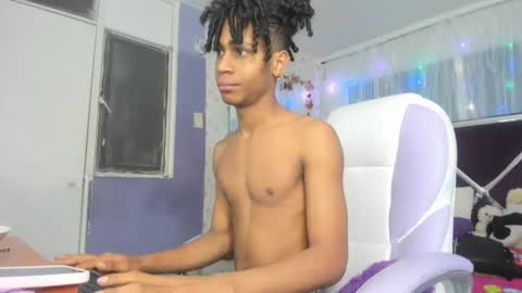 Snapshot of santy_bigcock_01 chatting on 11.05.25 santy online show from 11.05.25