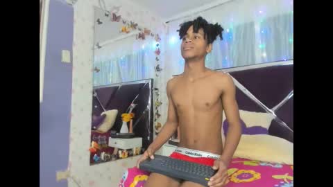 Snapshot of santy_bigcock_01 chatting on 11.06.25 santy online show from 11.06.25