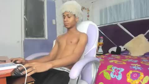 Snapshot of santy_bigcock_01 chatting on 11.07.25 santy online show from 11.07.25