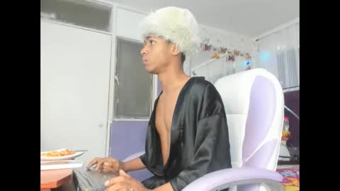 Snapshot of santy_bigcock_01 chatting on 11.09.25 santy online show from 11.09.25