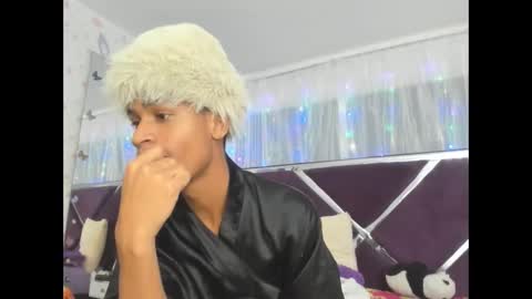 Snapshot of santy_bigcock_01 chatting on 11.10.25 santy online show from 11.10.25