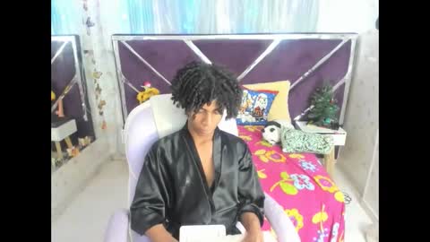 Snapshot of santy_bigcock_01 chatting on 11.14.25 santy online show from 11.14.25