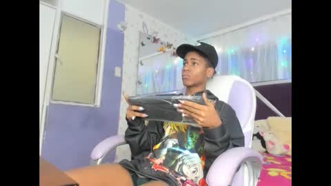 Snapshot of santy_bigcock_01 chatting on 11.21.25 santy online show from 11.21.25