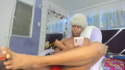 Snapshot of santy_bigcock_01 chatting on 11.28.25 santy online show from 11.28.25