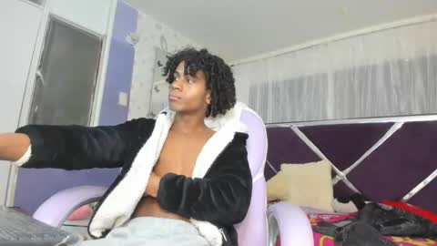 Snapshot of santy_bigcock_01 chatting on 12.15.25 santy online show from 12.15.25