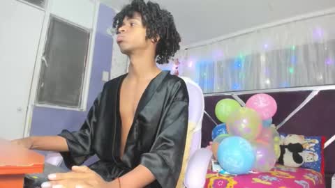 Snapshot of santy_bigcock_01 chatting on 12.17.25 santy online show from 12.17.25