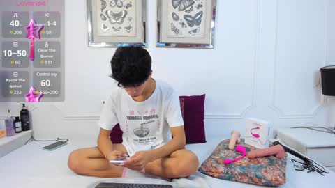 Snapshot of santy_carrington chatting on 01.08.25 Santiago Carrington online show from 01.08.25