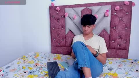 Snapshot of santy_carrington chatting on 03.12.25 Santiago Carrington online show from 03.12.25