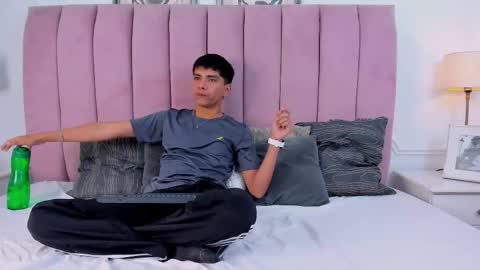 Snapshot of santy_carrington chatting on 03.09.26 Santiago Carrington online show from 03.09.26