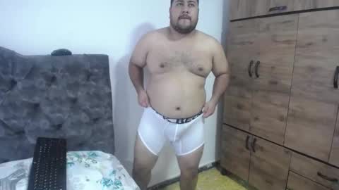 Snapshot of santy_gold chatting on 09.10.25 Santiago online show from 09.10.25