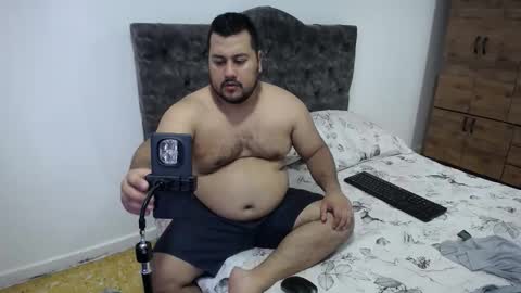 Snapshot of santy_gold chatting on 12.04.25 Santiago online show from 12.04.25