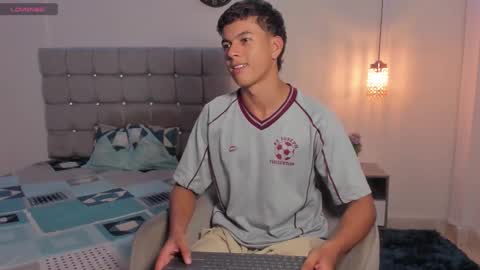 Snapshot of santy_stump chatting on 11.13.25 santy_stump online show from 11.13.25